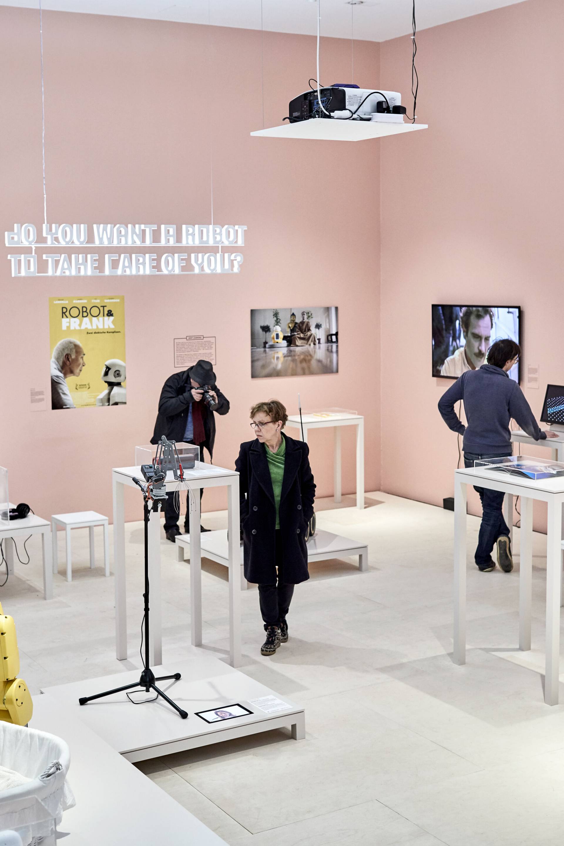 Ausstellungsgrafik »Hello, Robot – Design zwischen Mensch und Maschine« für das Vitra Design Museum, Weil am Rhein