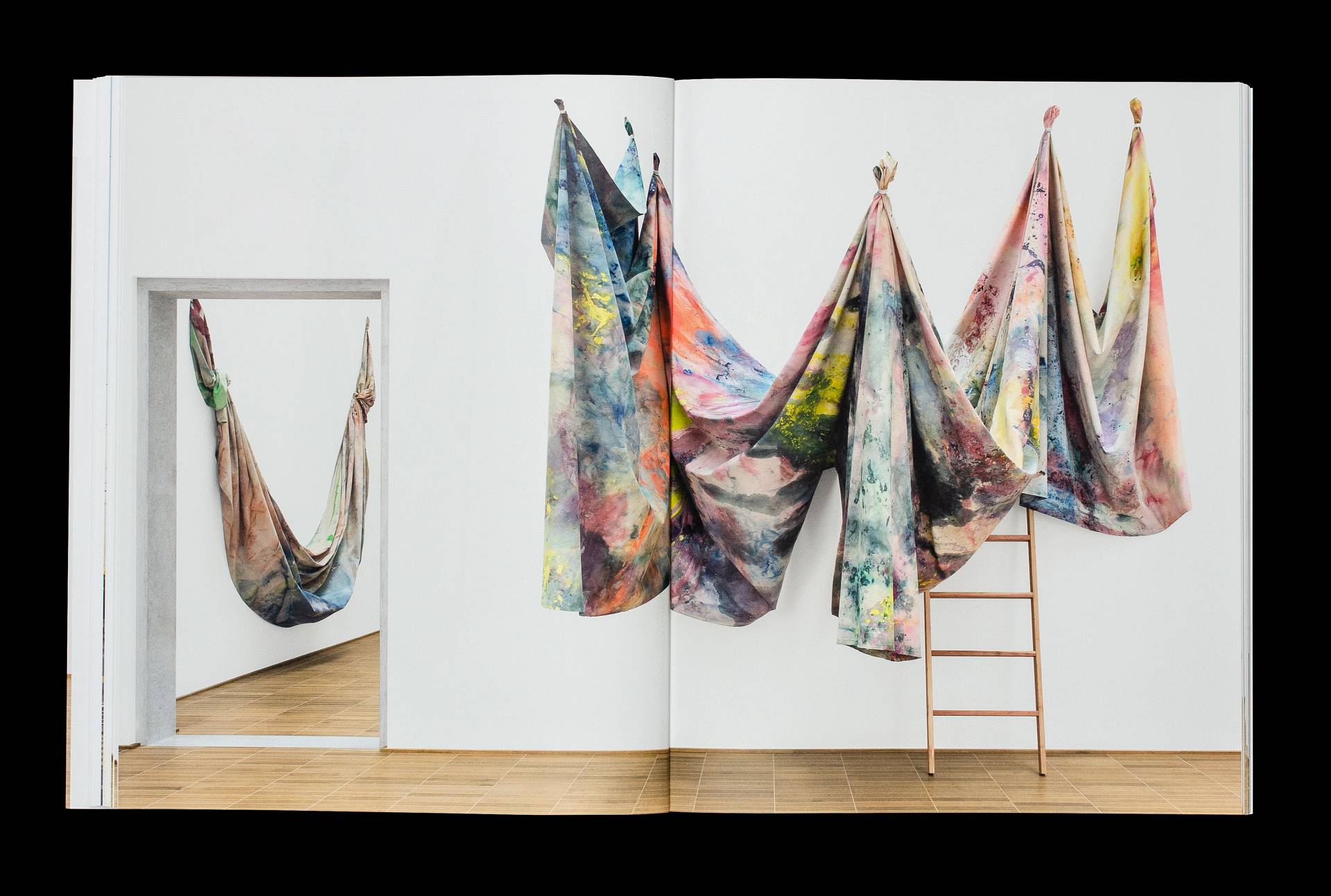 Katalog zur Ausstellung »The Music of Color. Sam Gilliam 1967–1973« für das Kunstmuseum Basel